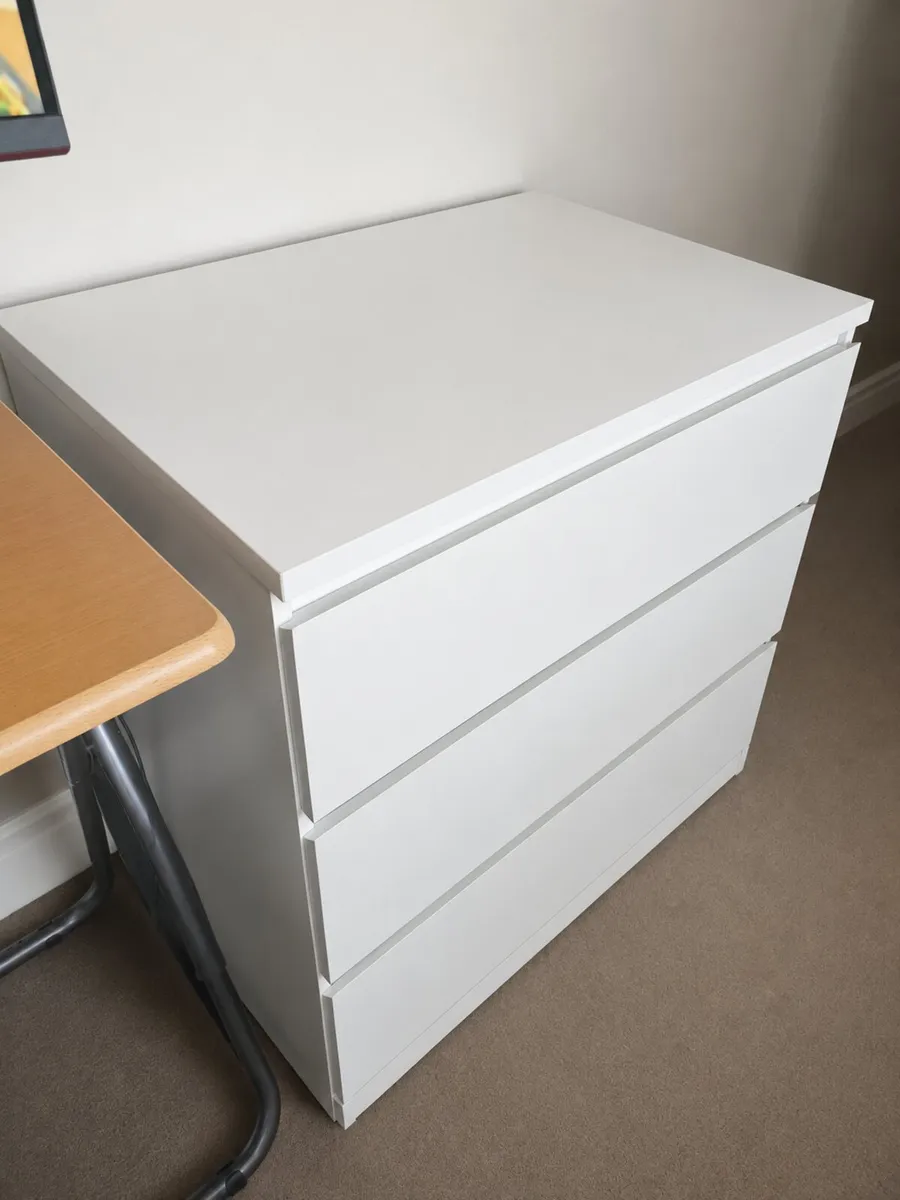 Chest of drawers