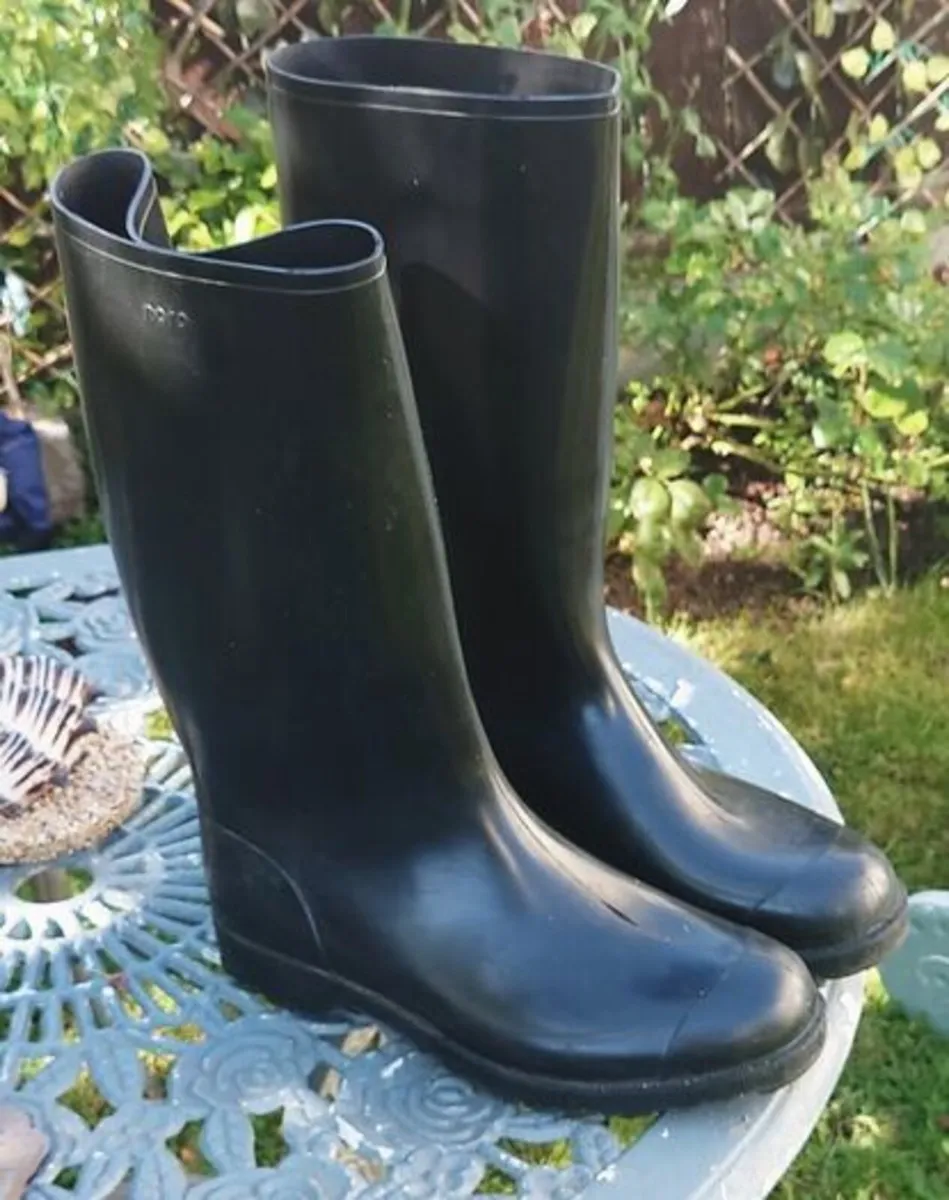 Wellingtons uk14 - Image 1