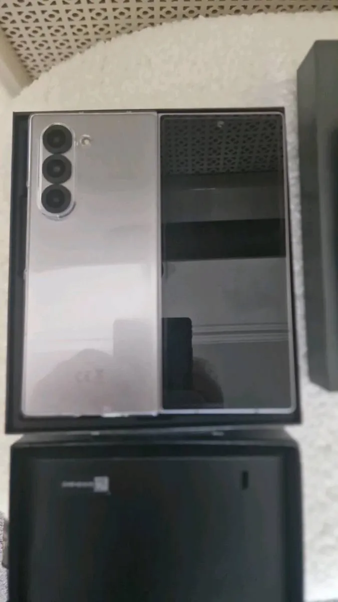 Samsung Z Fold 6 - Image 1