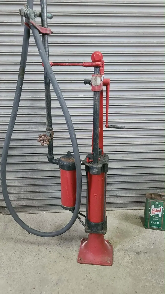 Bowser Antique Petrol Pump - Image 1