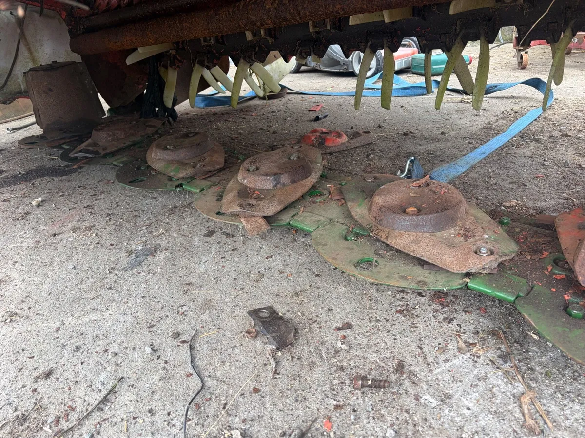 Kuhn mower for parts - Image 3