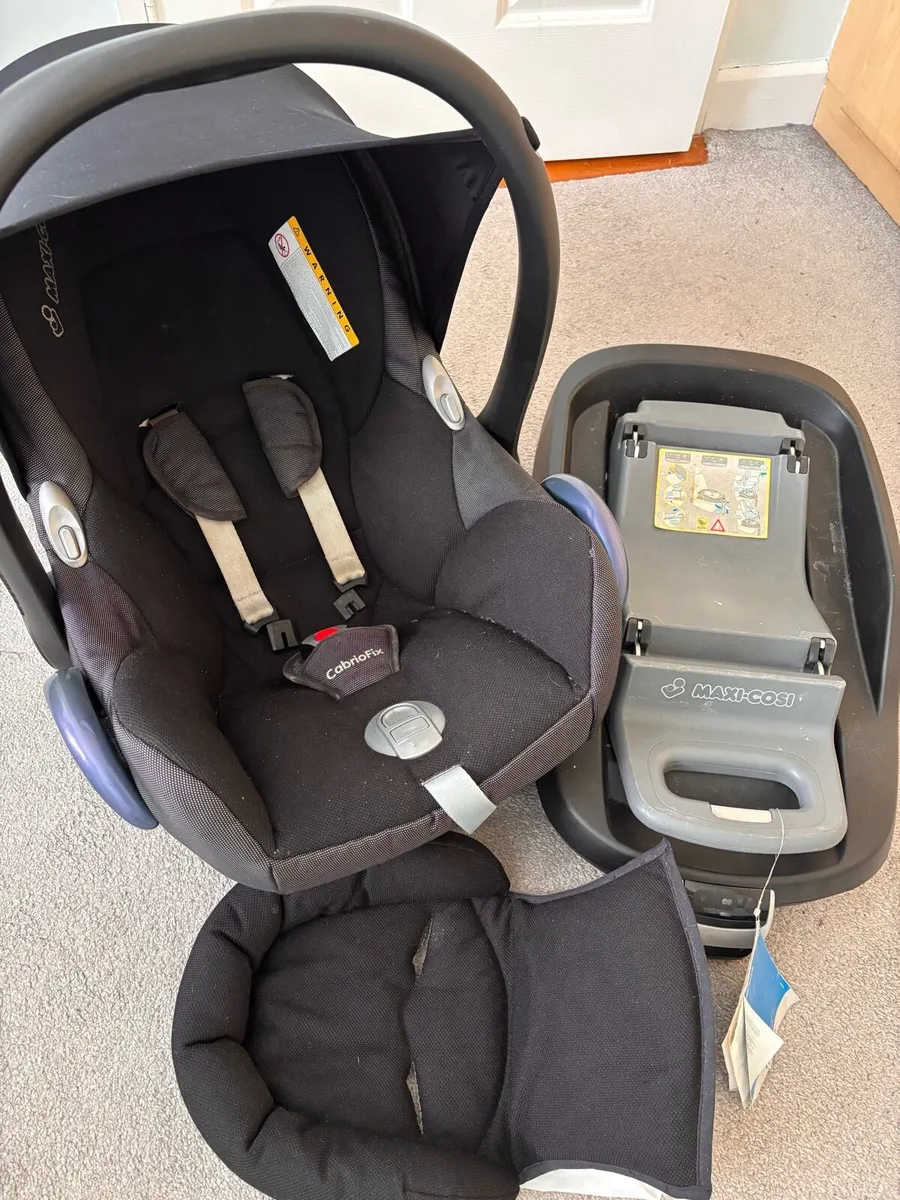 Maxi Cosi Car Seat - Image 1
