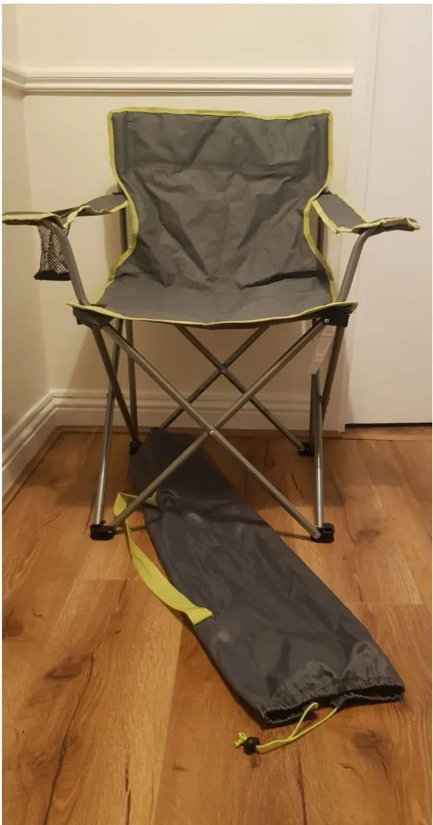 Camping chair with cup holder and bag - Image 2