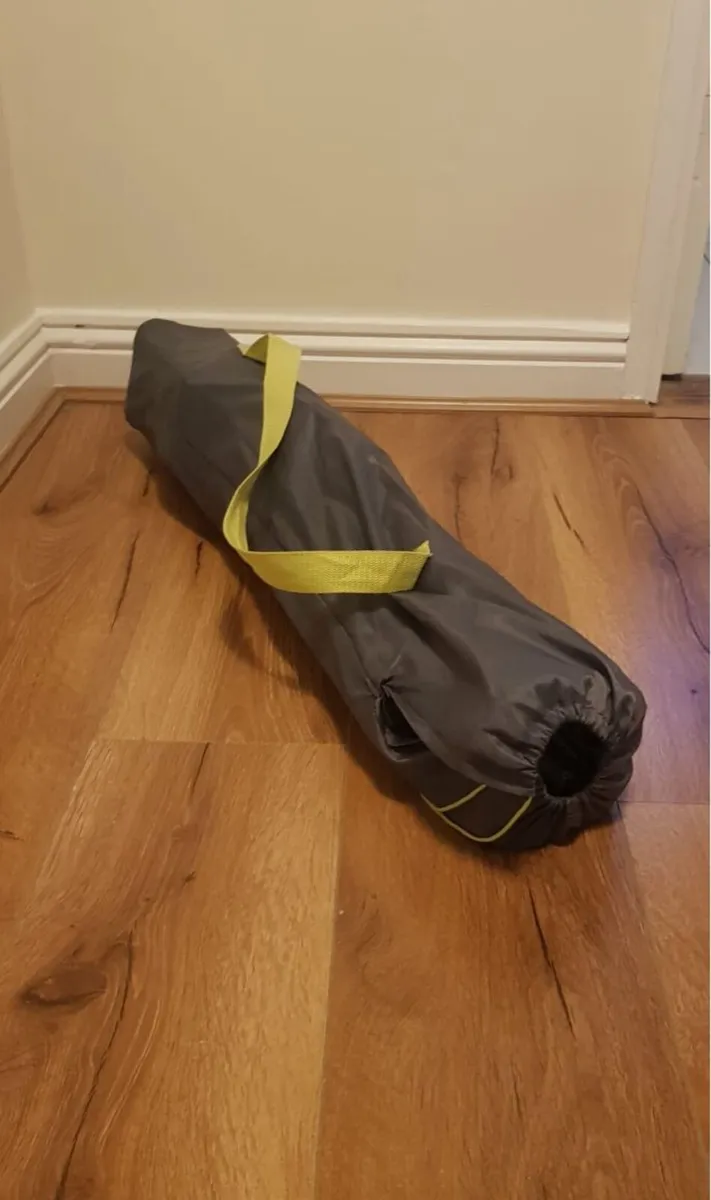 Camping chair with cup holder and bag - Image 3