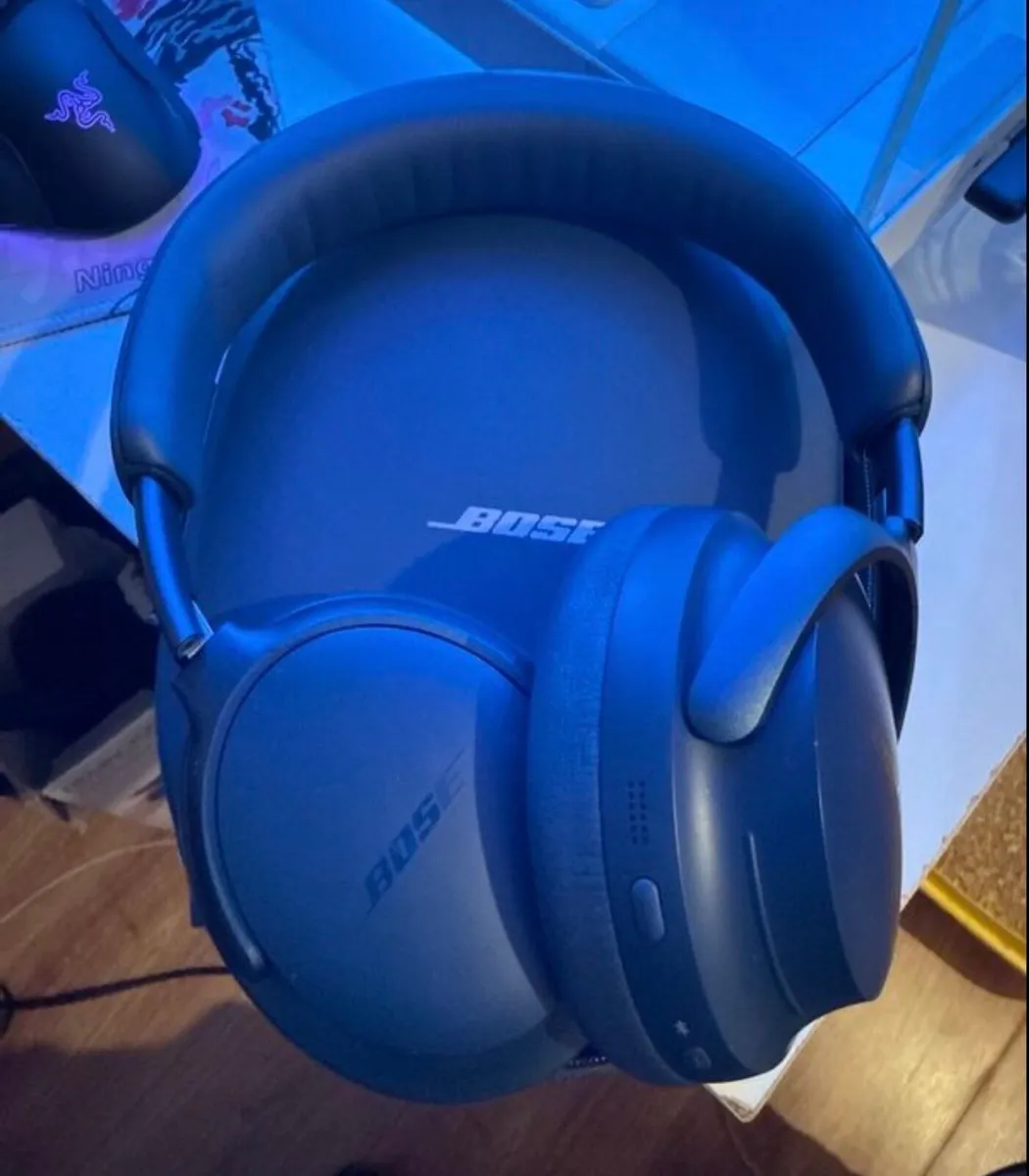 Bose QuietComfort Ultra Headphones - Image 1