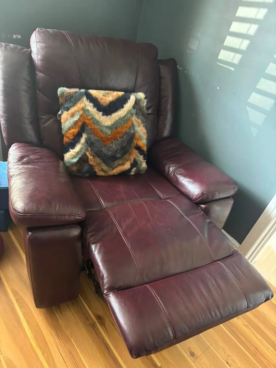 Single seater corner couch faux leather - Image 3