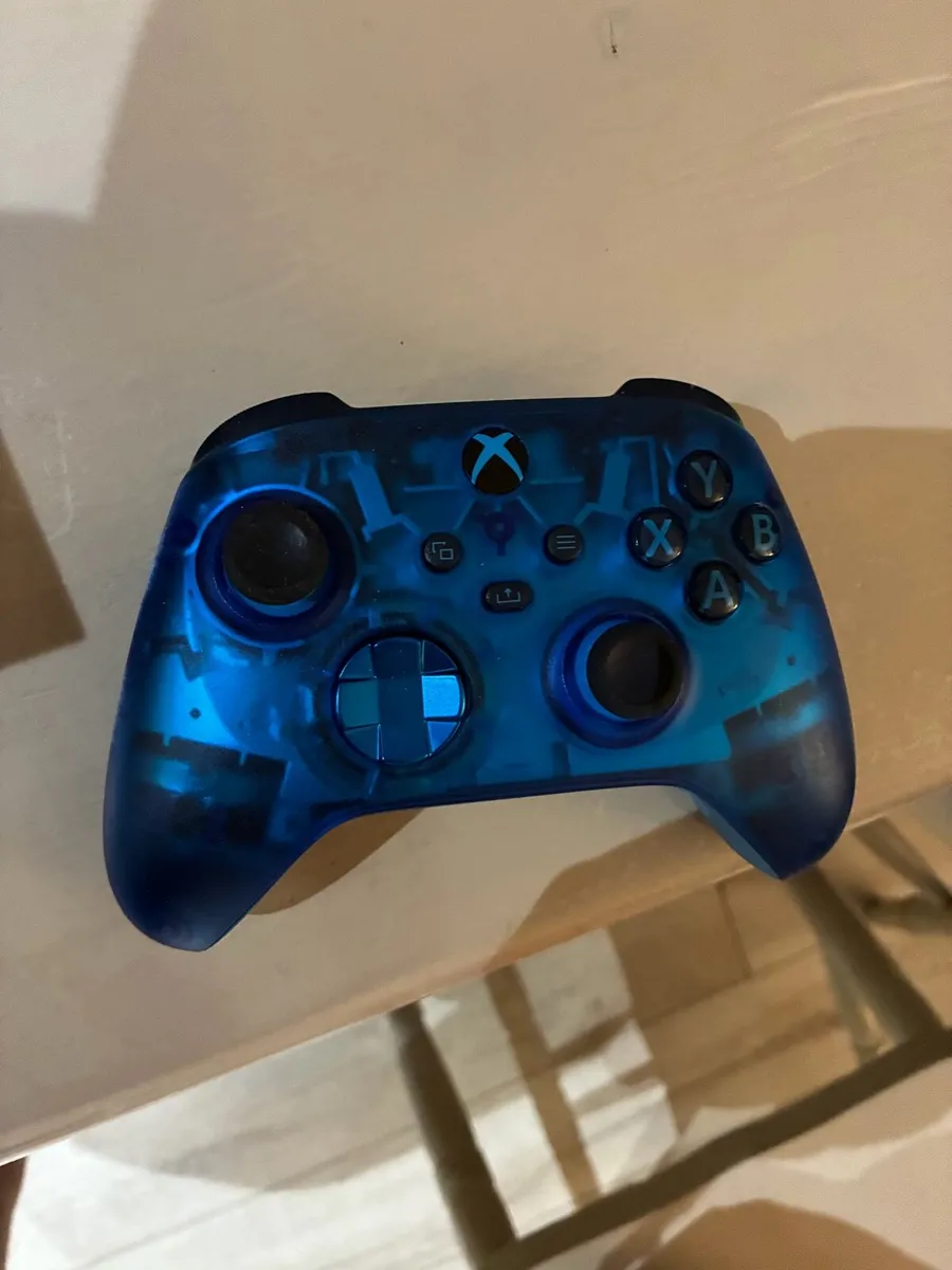 XBOX SERIES X 1TB - 2x Controllers - Image 3