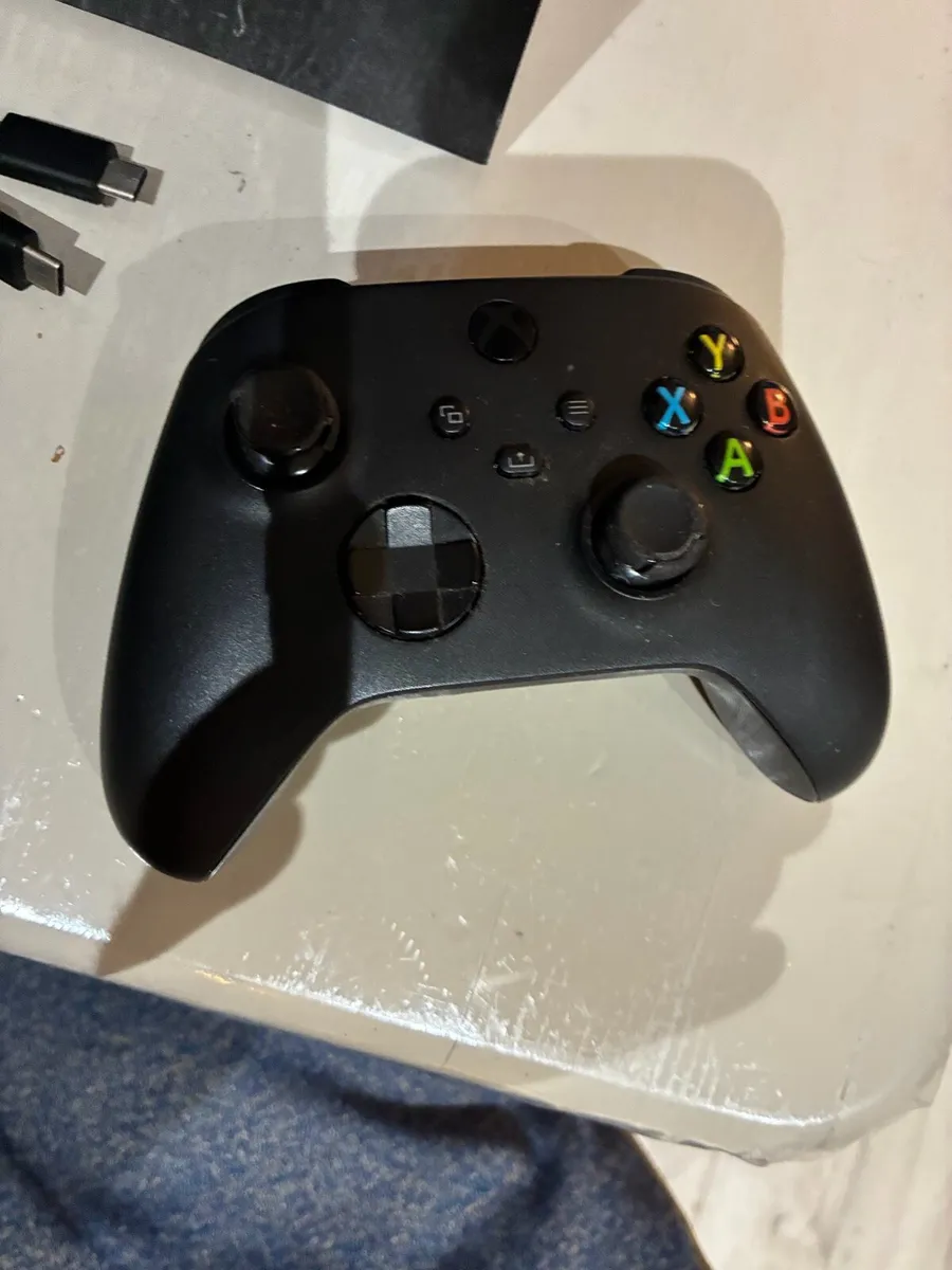 XBOX SERIES X 1TB - 2x Controllers - Image 4