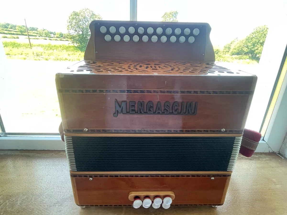 Mengascini button accordion - Image 1