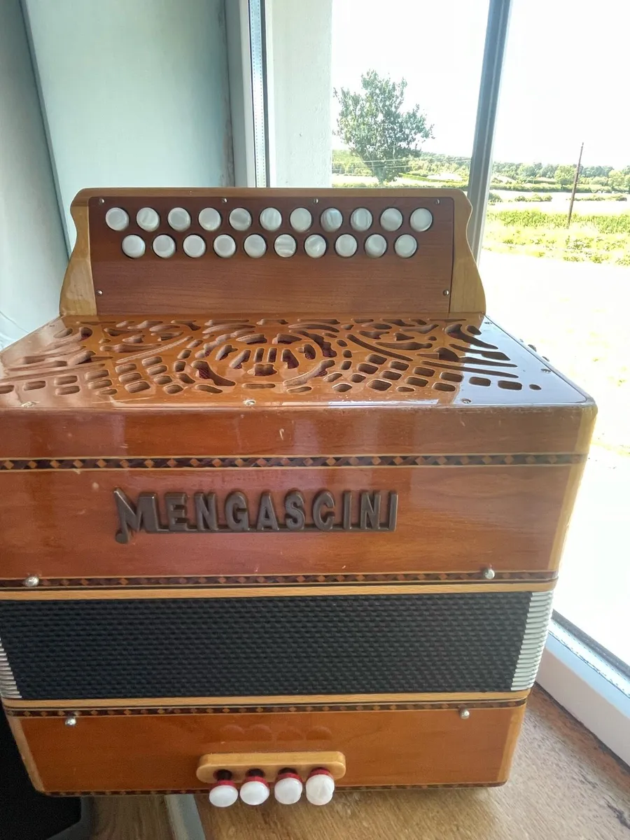 Mengascini button accordion - Image 3