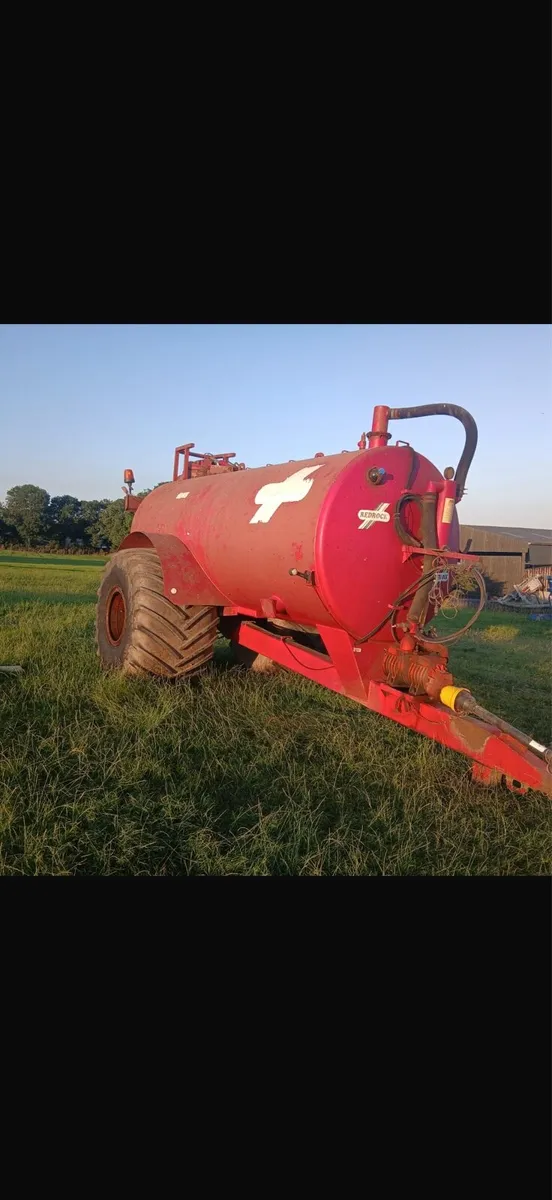 2000gals redrock slurry tanker - Image 1