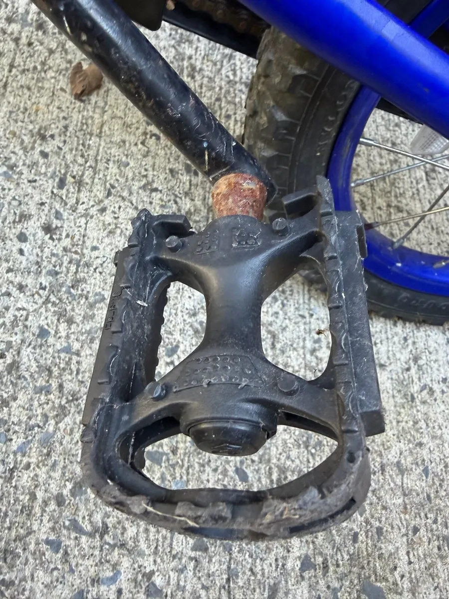 Synchrony Hyper Childs bike - Image 3