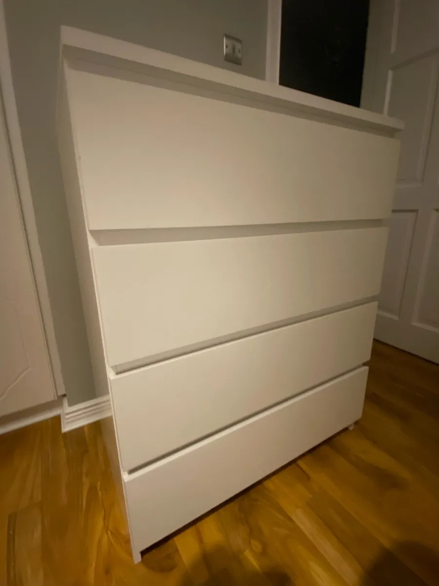 Malm 4 Door Dresser * 2 FREE