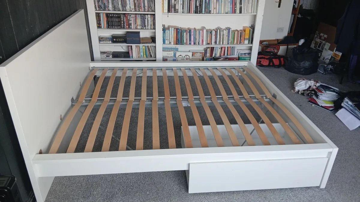 Queen size bed frame - Image 4