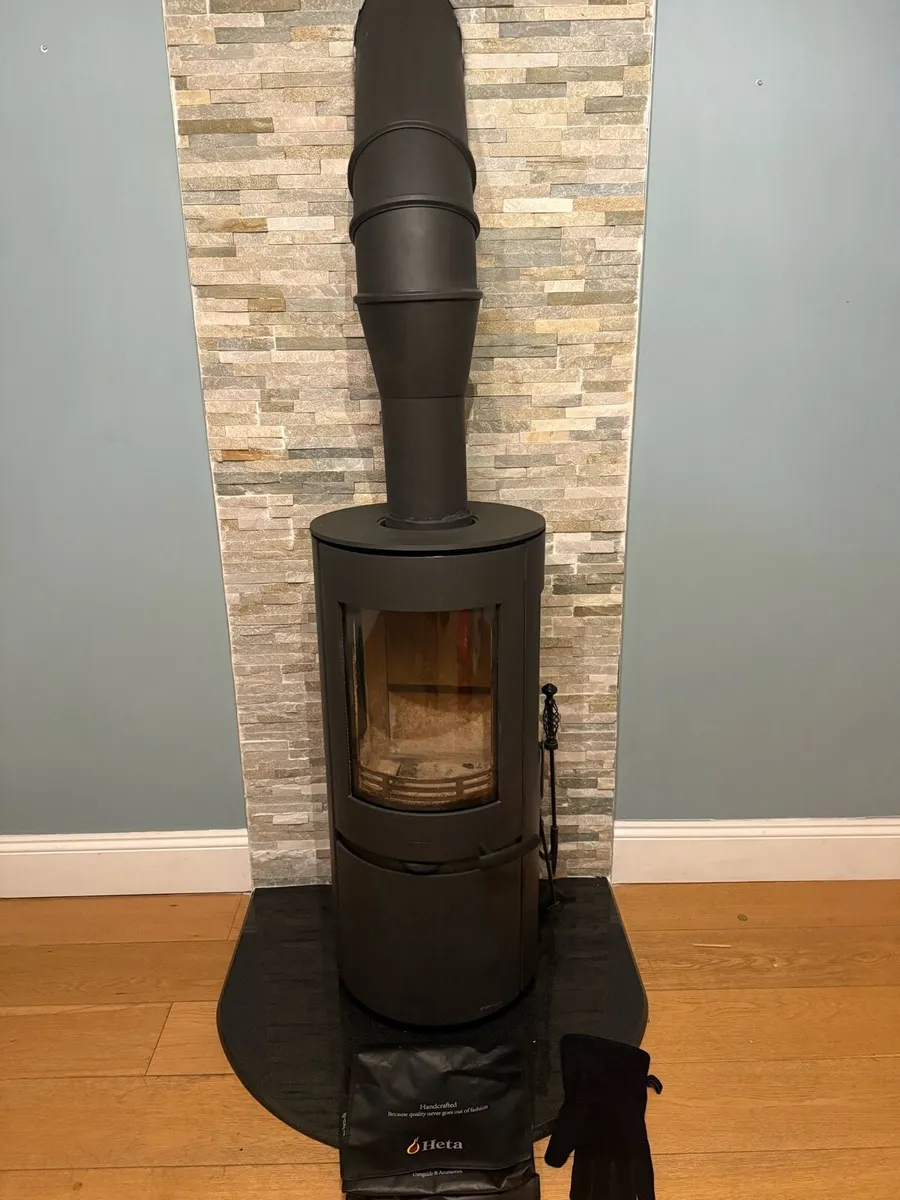 Heta Scan-Line 8 Wood Burning Stove - Image 1
