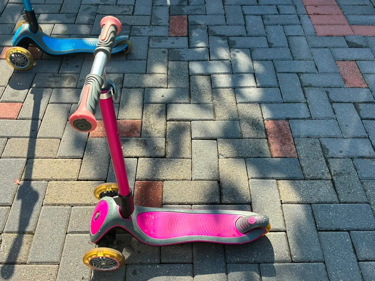 Globber Scooters x 2 - Image 4