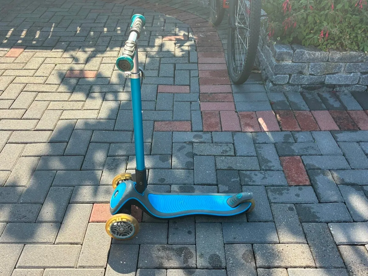 Globber Scooters x 2 - Image 2