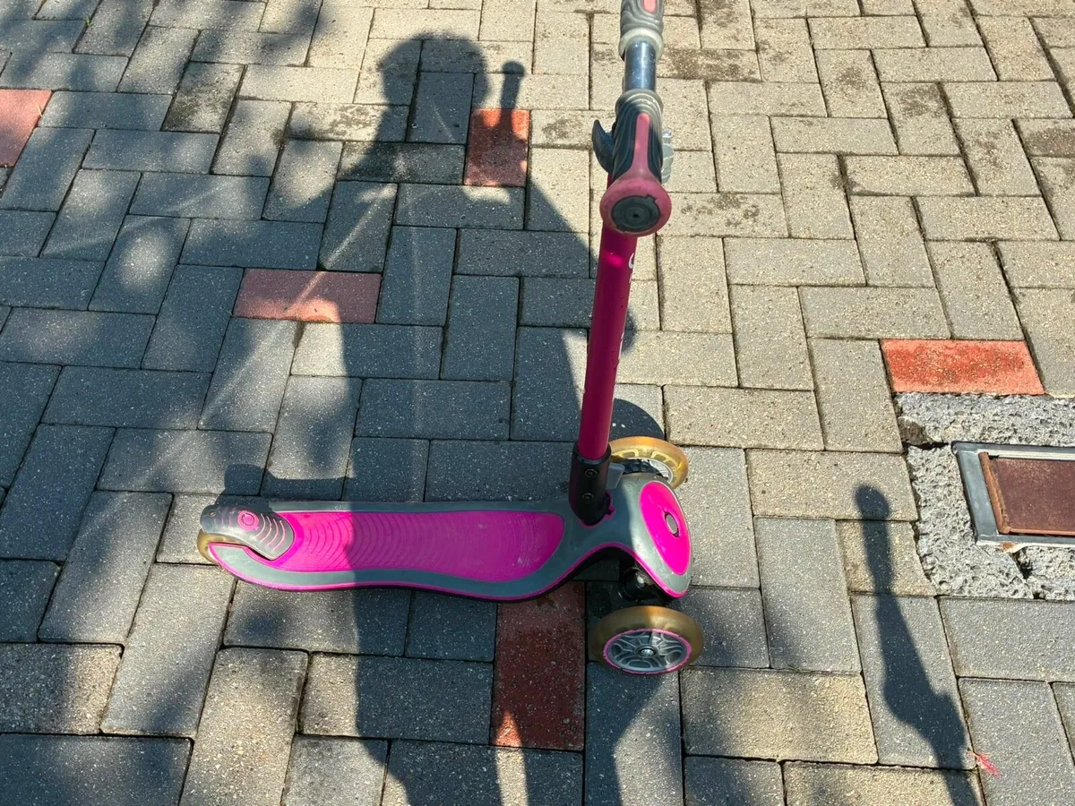 Globber Scooters x 2 - Image 3
