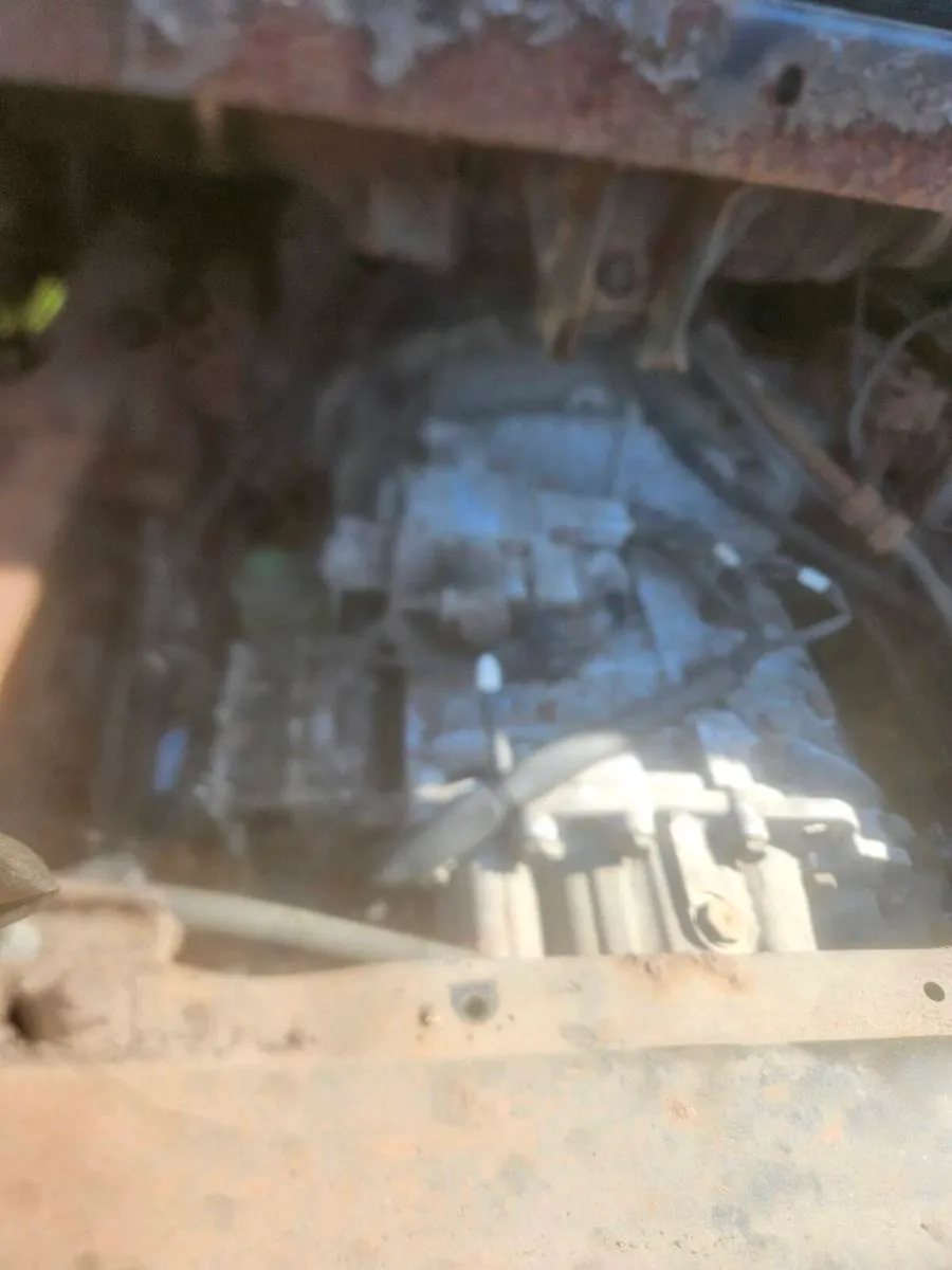Iveco  truck - Image 4
