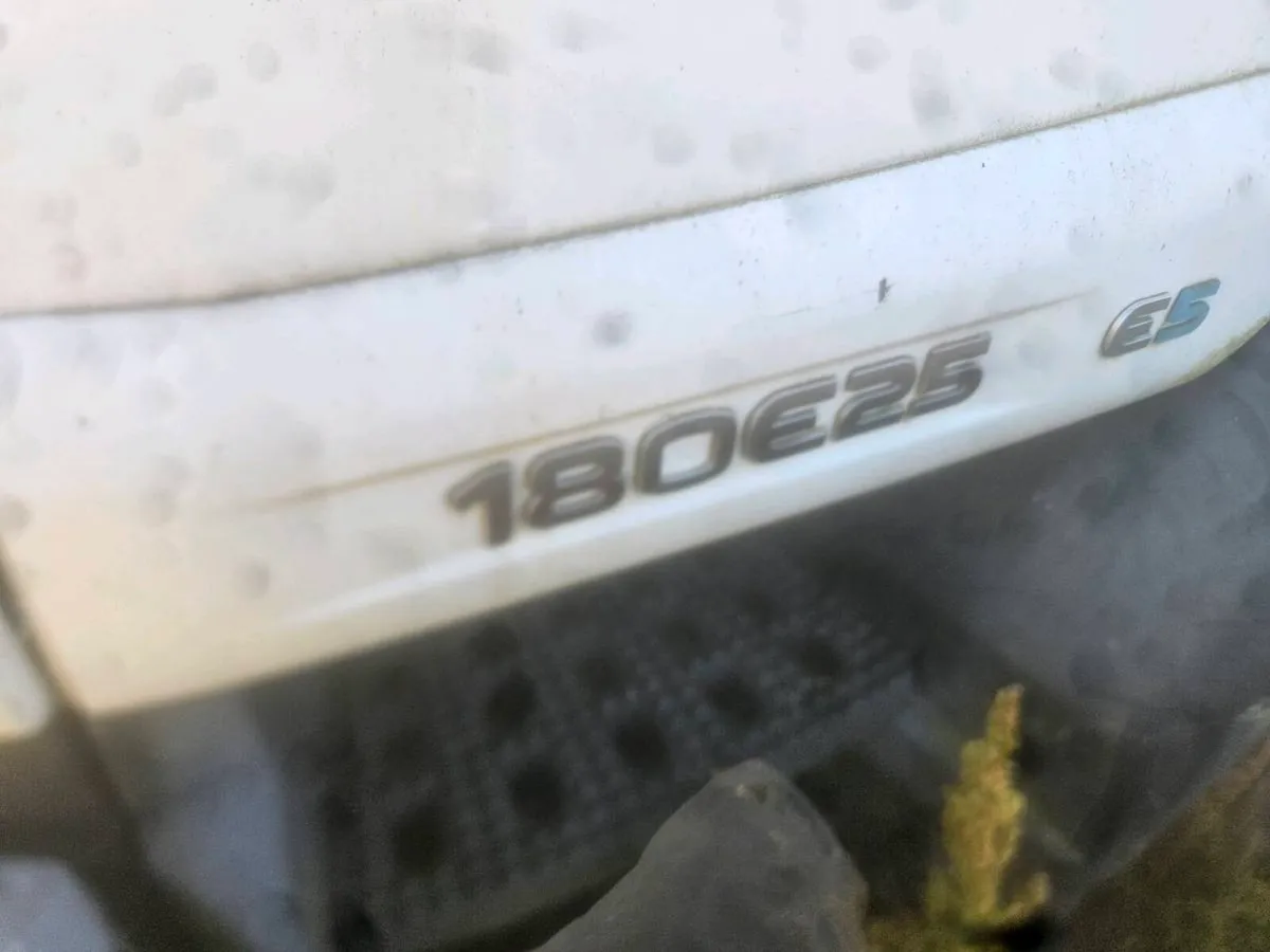 Iveco  truck - Image 3
