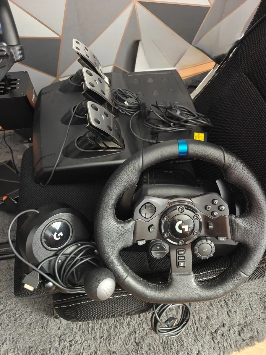 Logitech G923 wheel + pedals + shifter [A+]