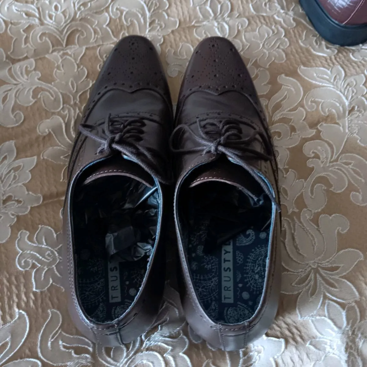 Pair of brown leather shoes - Image 1