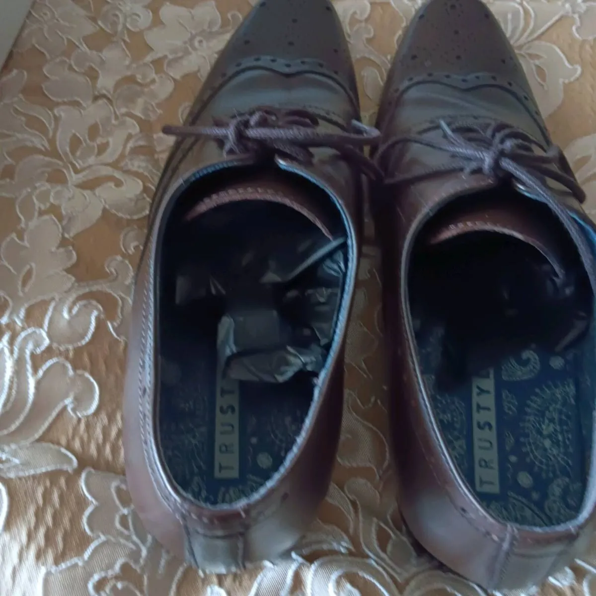Pair of brown leather shoes - Image 2