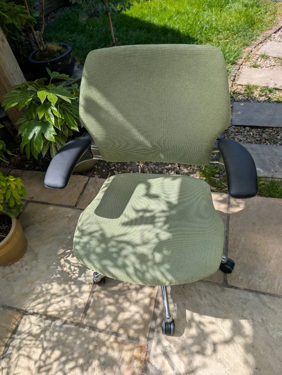 Ergonomic office chair - Image 4