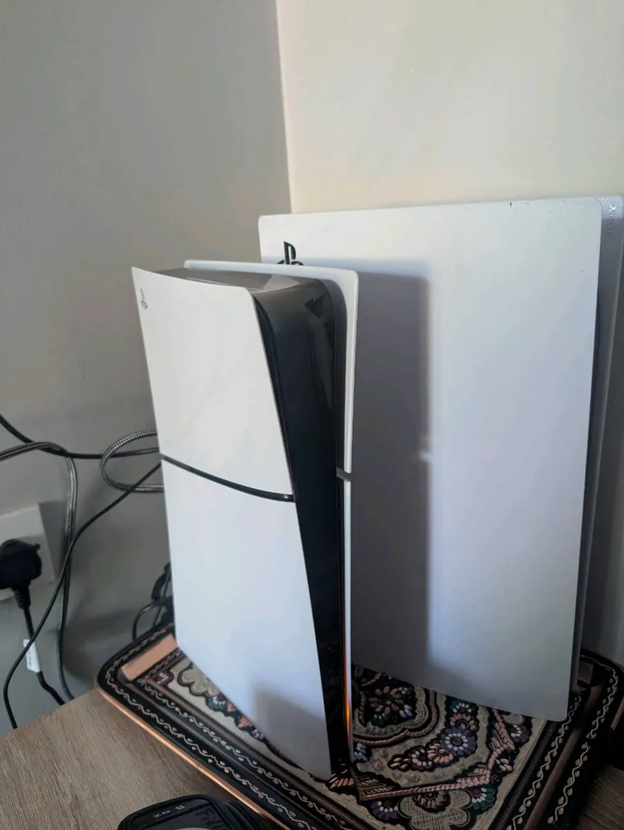 PS 5 deposit taken. Only the broken one left - Image 4