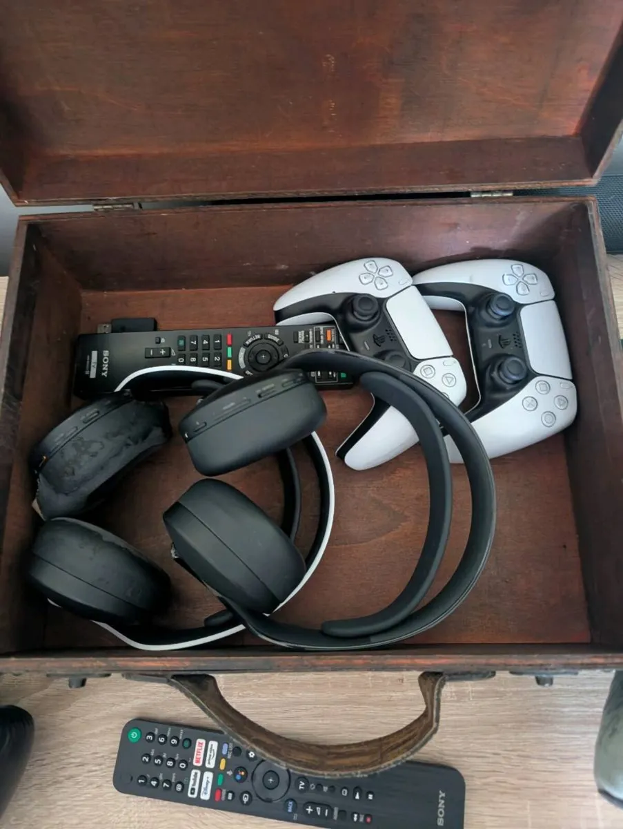 PS 5 deposit taken. Only the broken one left - Image 2