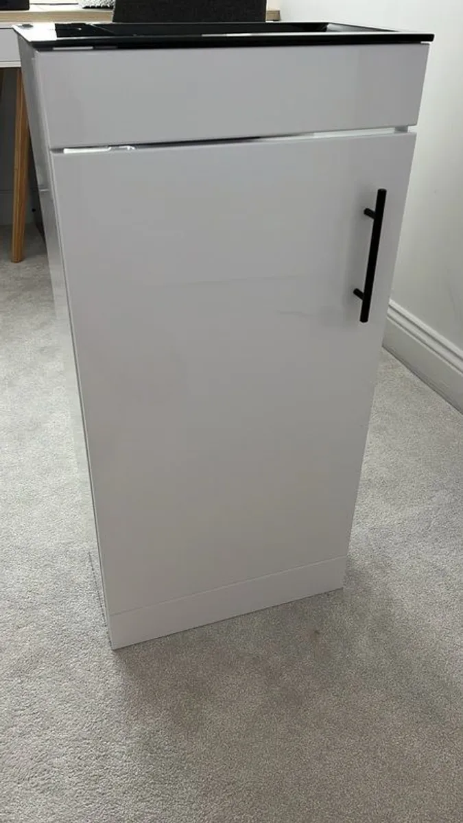 Vanity Unit and sink - Image 2