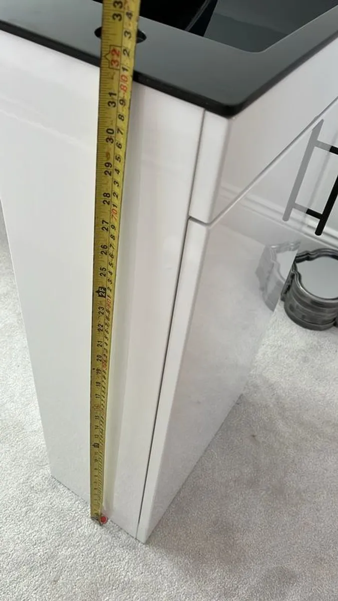 Vanity Unit and sink - Image 4