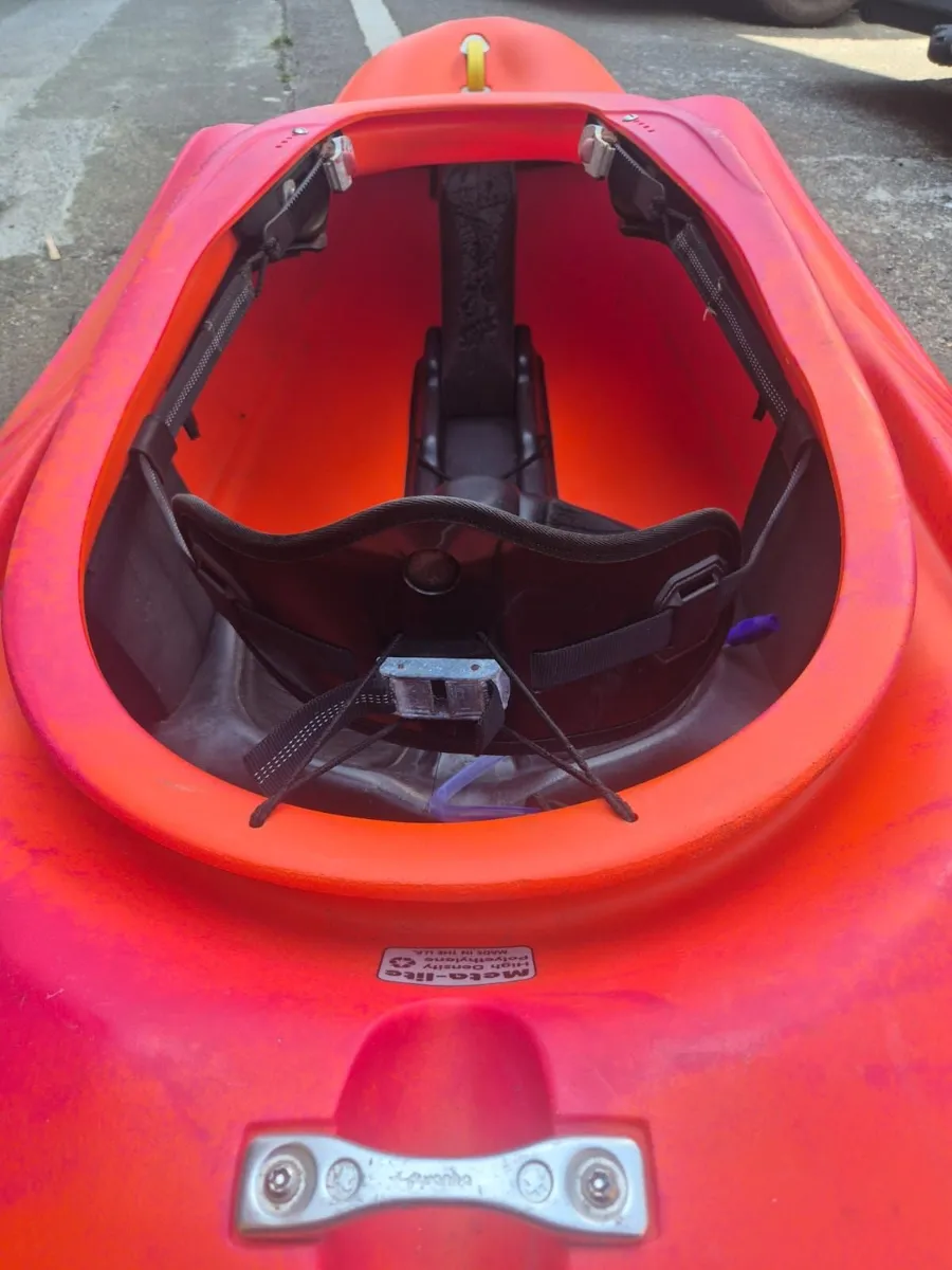 Used Pyranha i:3 223 Kayak - Image 2