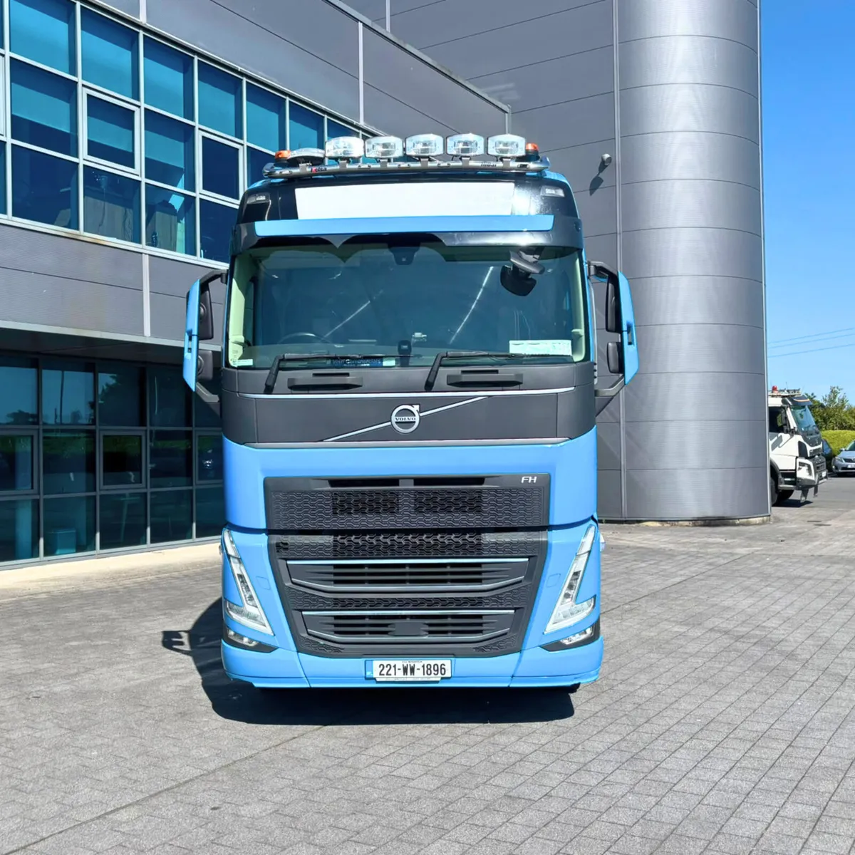 2022 Volvo FH540 - Image 2