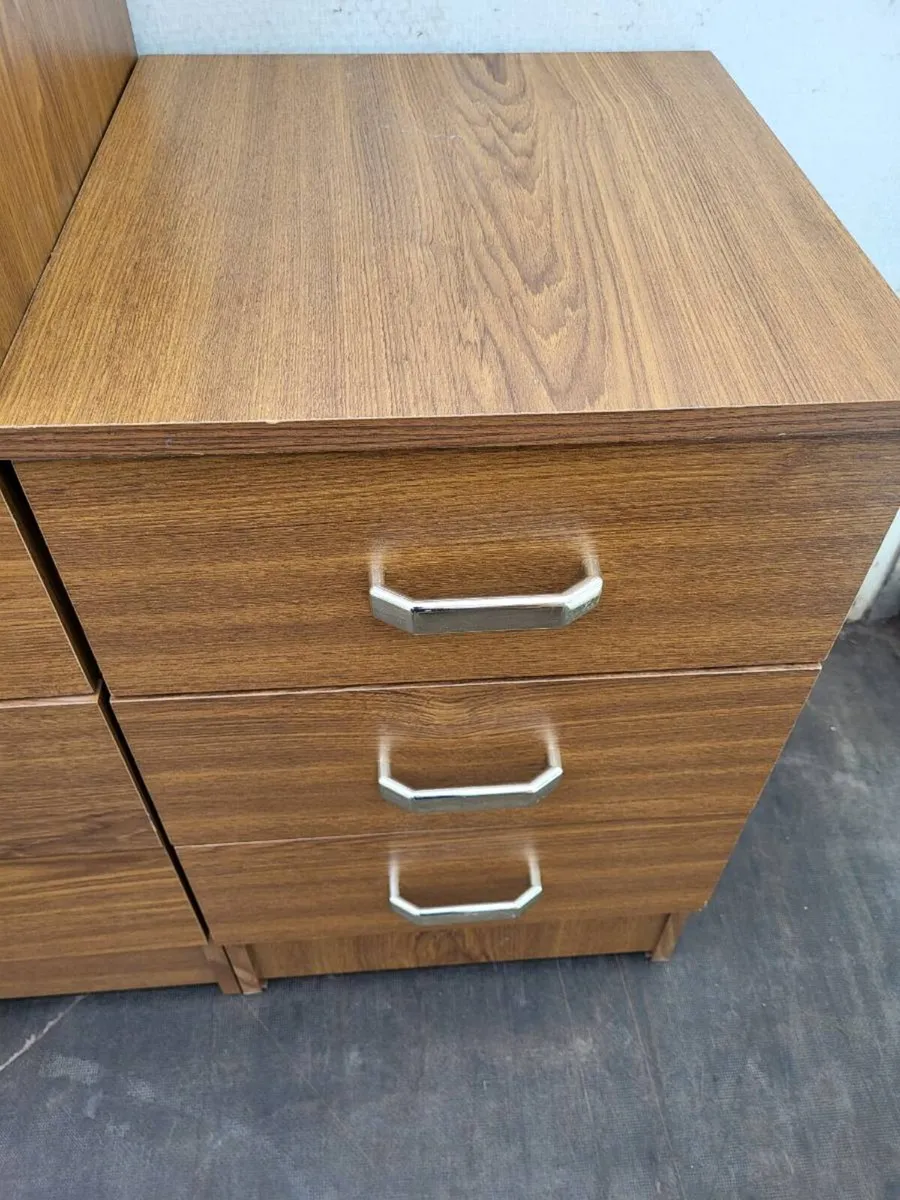 Lovely 5 drawer chest + 2 x 3 drawer chests - Image 3