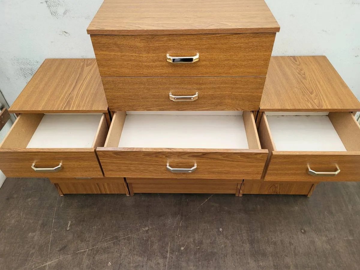 Lovely 5 drawer chest + 2 x 3 drawer chests - Image 4
