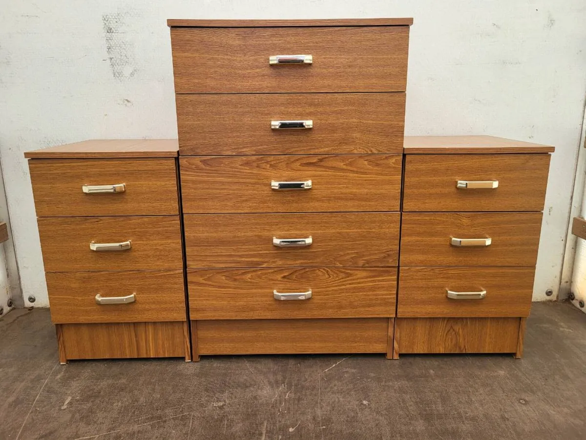 Lovely 5 drawer chest + 2 x 3 drawer chests - Image 2