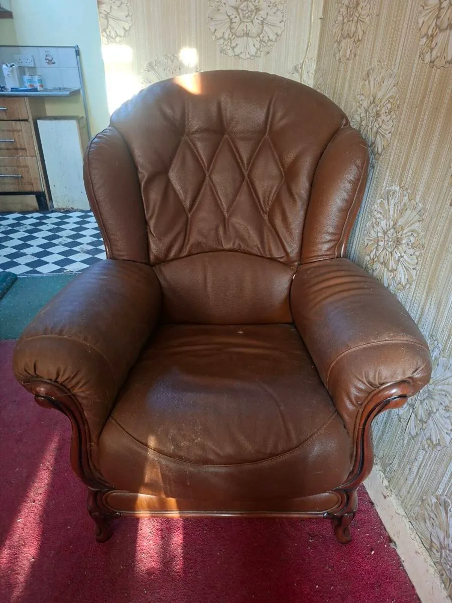 Leather 3 piece suite - Image 1