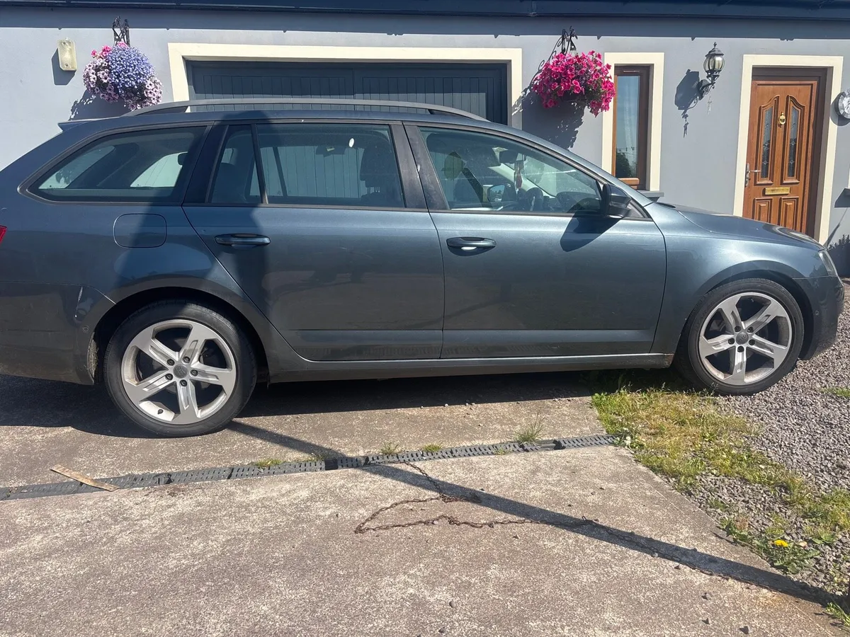Skoda Octavia 4x4 estate - Image 2