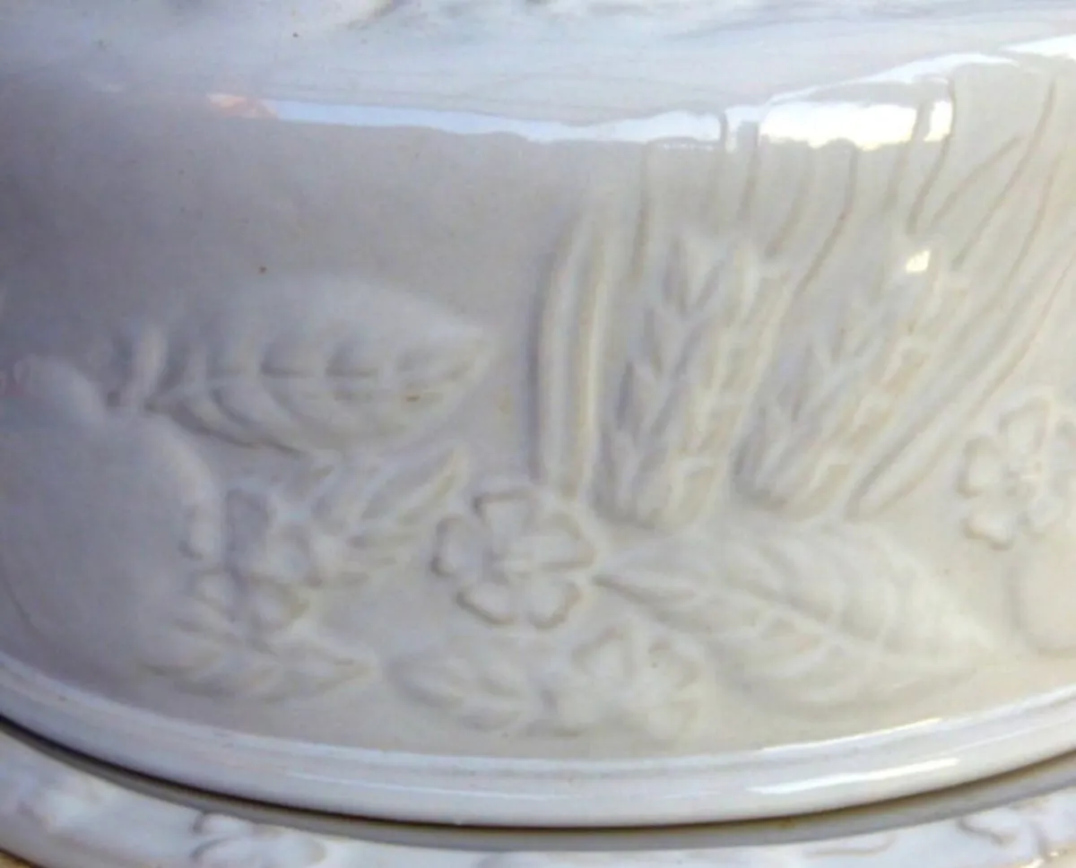 Vintage White Ceramic Cake / Cheese Dome & Plate - Image 4