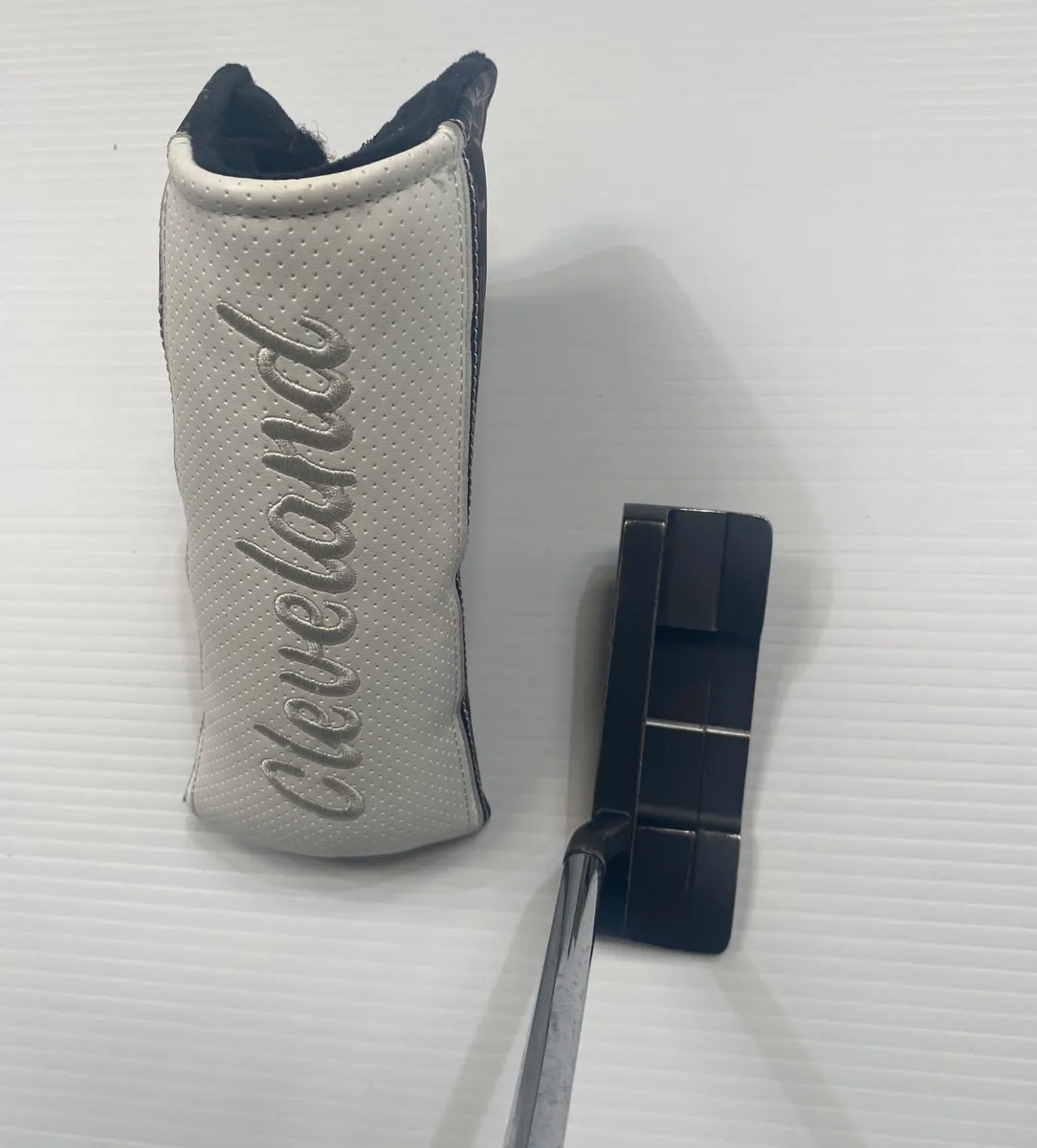 Cleveland HB Soft 2 Black 8S Putter 35" Right Hand - Image 1