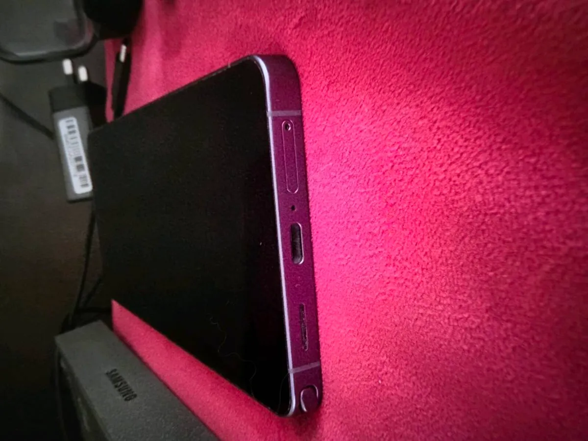 Samsung S26 ultra and earbuds Pro4 - Image 3