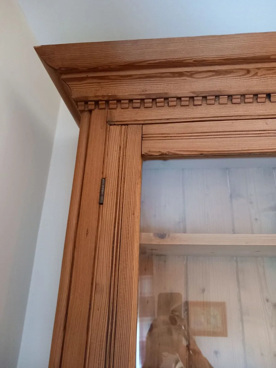 Beautiful Pitch Pine Bookcase with doors - Image 3