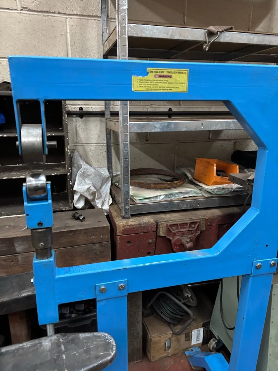 English wheeling machine with Anvils - Image 1