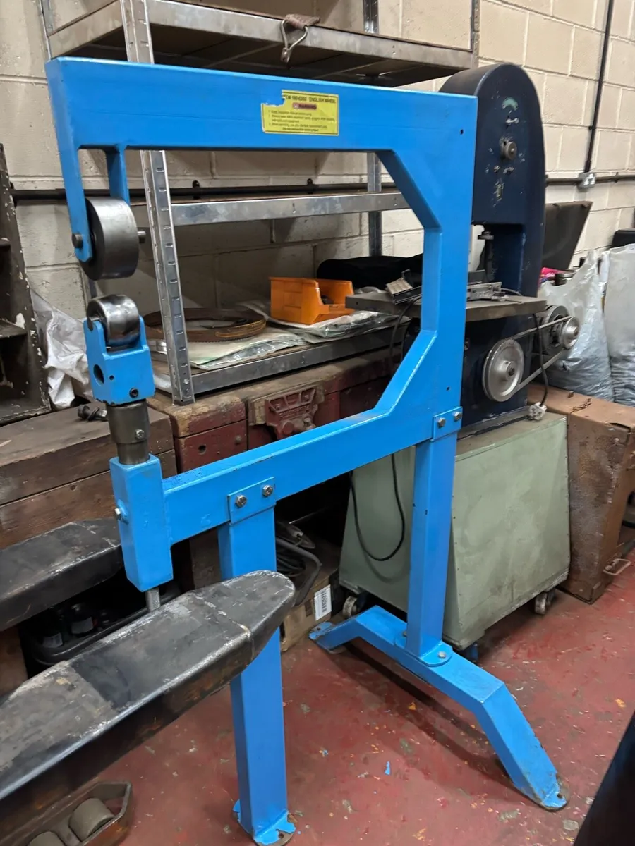 English wheeling machine with Anvils - Image 3