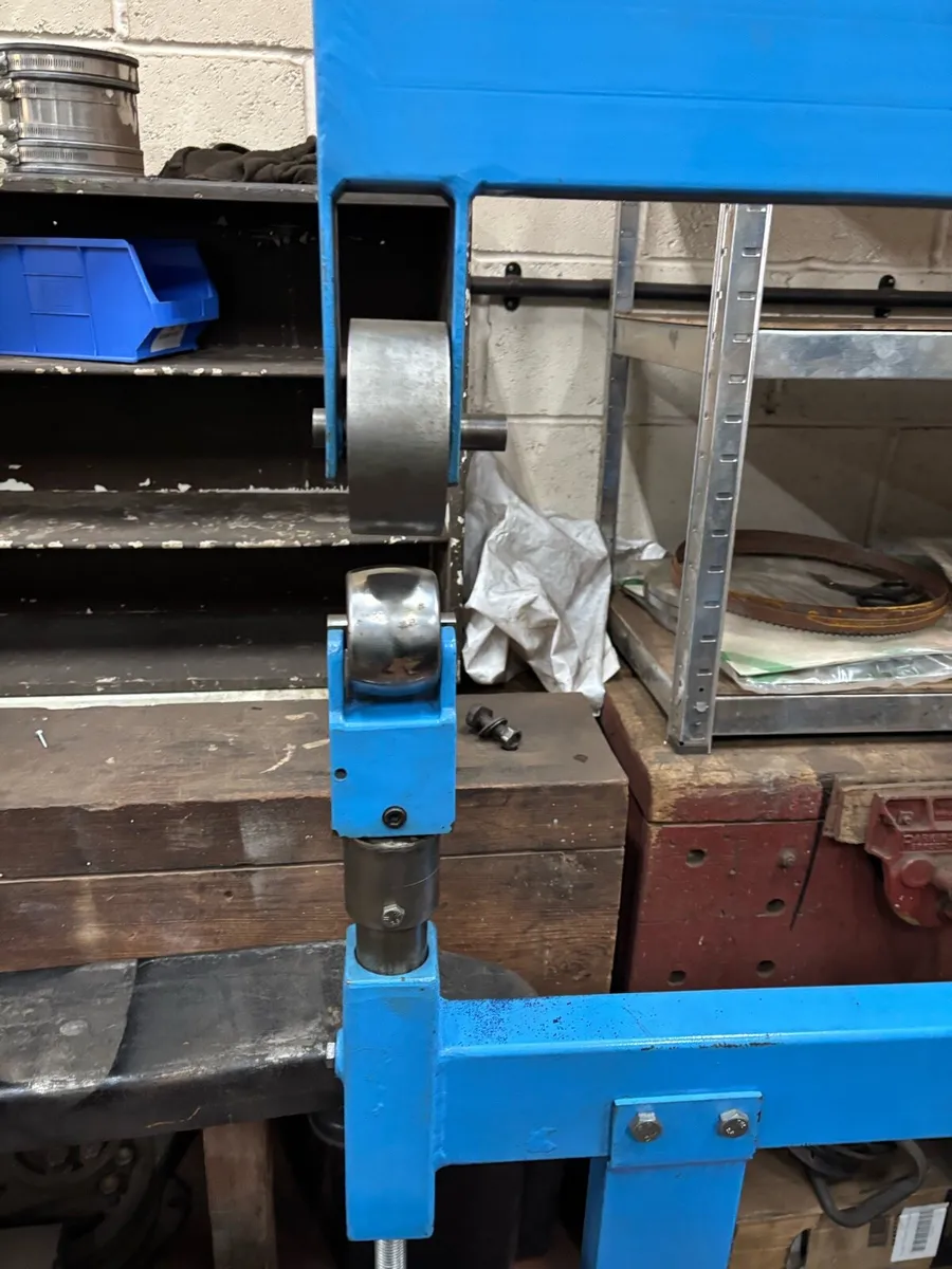 English wheeling machine with Anvils - Image 4