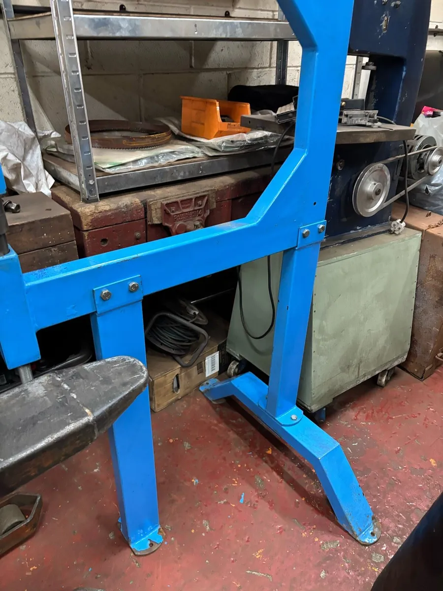 English wheeling machine with Anvils - Image 2