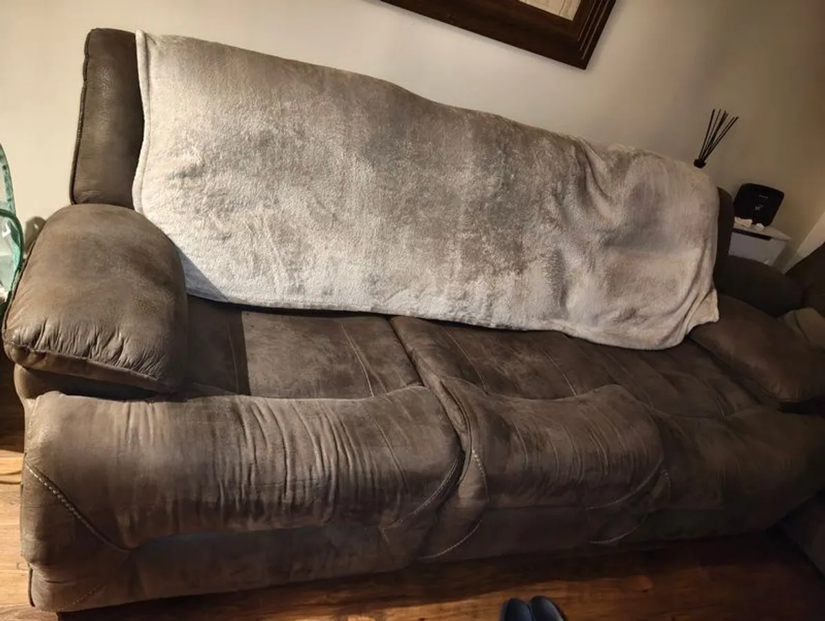 Recliner - Image 2