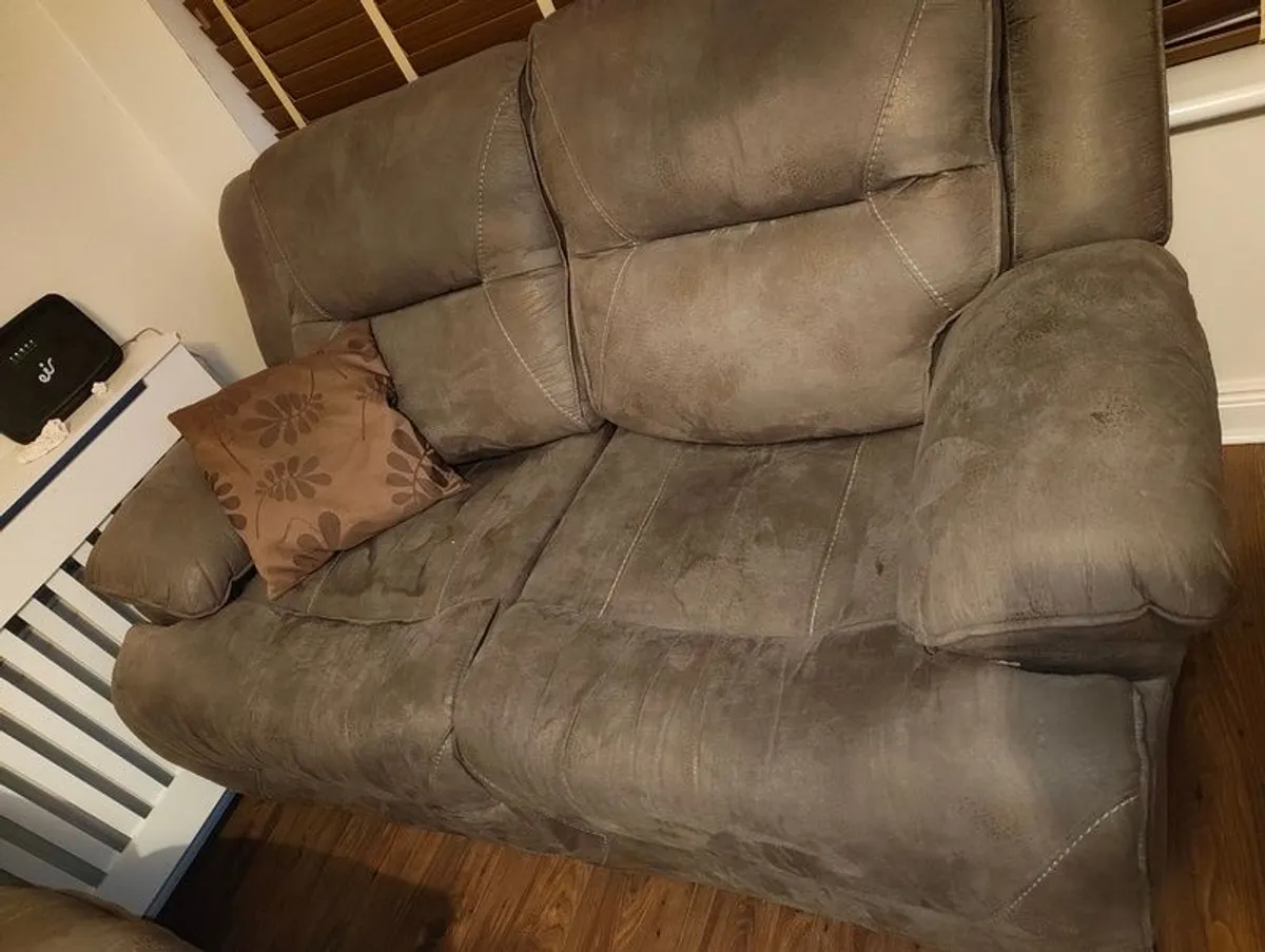 Recliner - Image 3