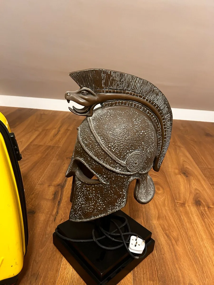 Very cool Spartan  helmet ( lamp ) - Image 2